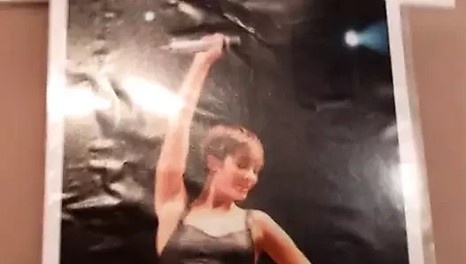 Frankie Sandford boşalma anısına 1