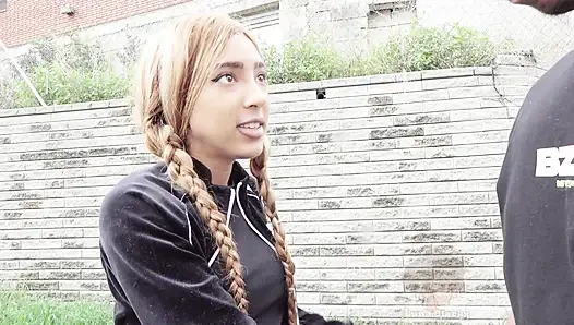 Aku lagi jalan-jalan mencari orang untuk ngentot aku habis-habisan dan ketemu sama dia - luna blackx x jesus reyes