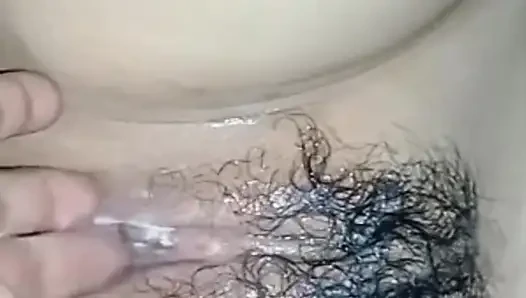 Aşka gerek yok ama yine de vücudunun sıcaklığını hissediyorum