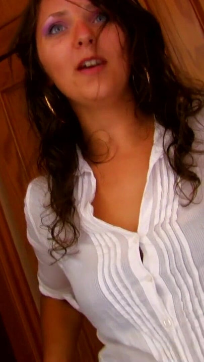 "Kızıl saçlı azgın orta yaşlı seksi kadın yarak emmeyi ve yüzüne boşalmayı seviyor" dan epik an
