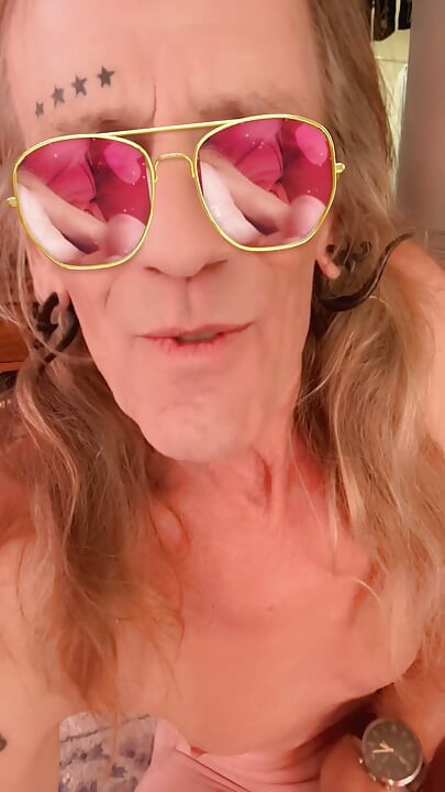 BBBlondie loves to watch