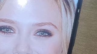 Tribut cu spermă și scuipat stăpânei zeiței Elizabeth Olsen