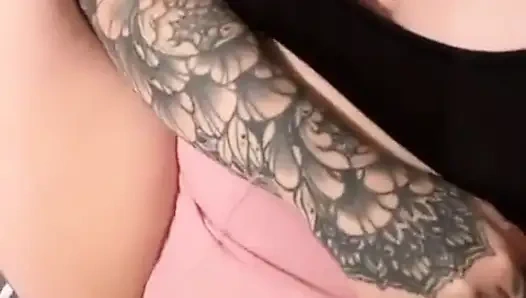 Nyepong kontolku pakai pentil besarku