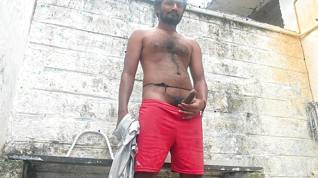 XHARD - YOUNG BIG DADDY OUTDOOR BATHROOM