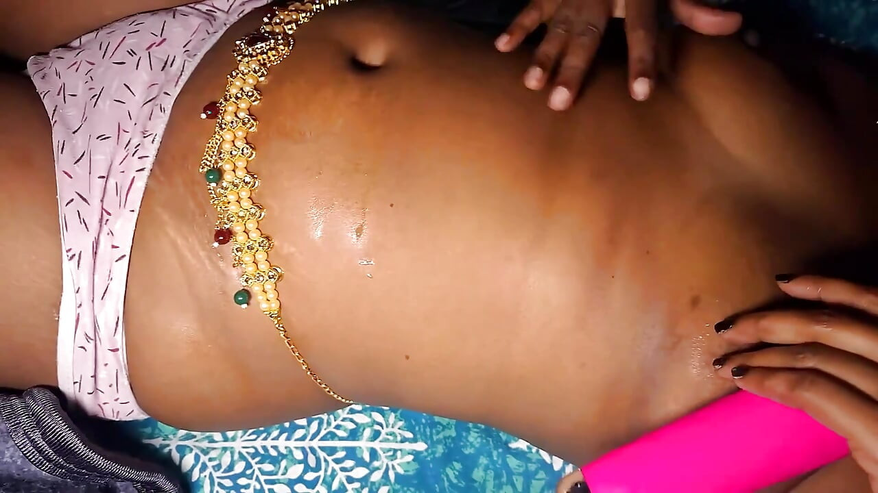 インドの既婚女性が若い男性にサービスを求めています