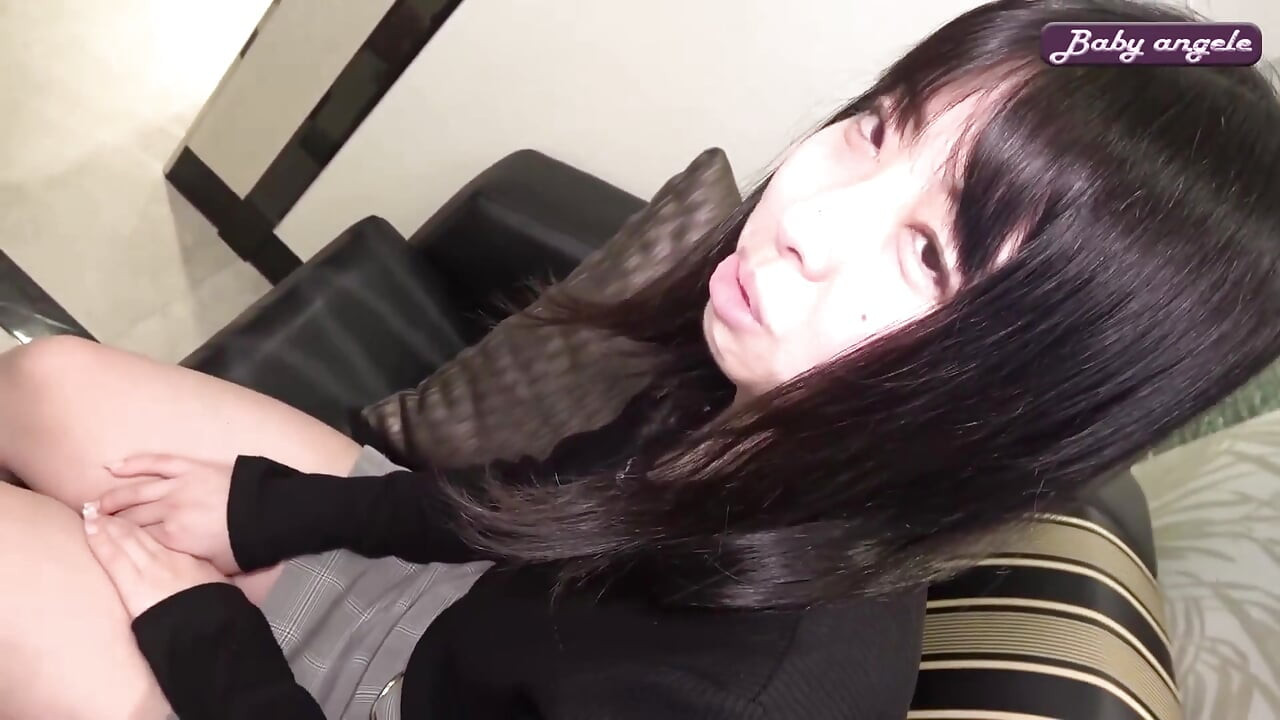 小離婚。純淨的美貌隱藏著渴望更多的過熱身體