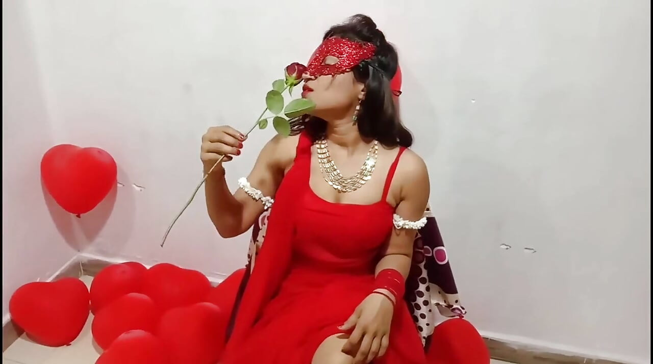 Bela menina indiana seduz você no Dia dos Namorados