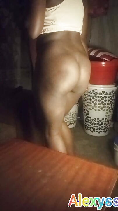 Hot babe twerking on live cam, the nude ..........