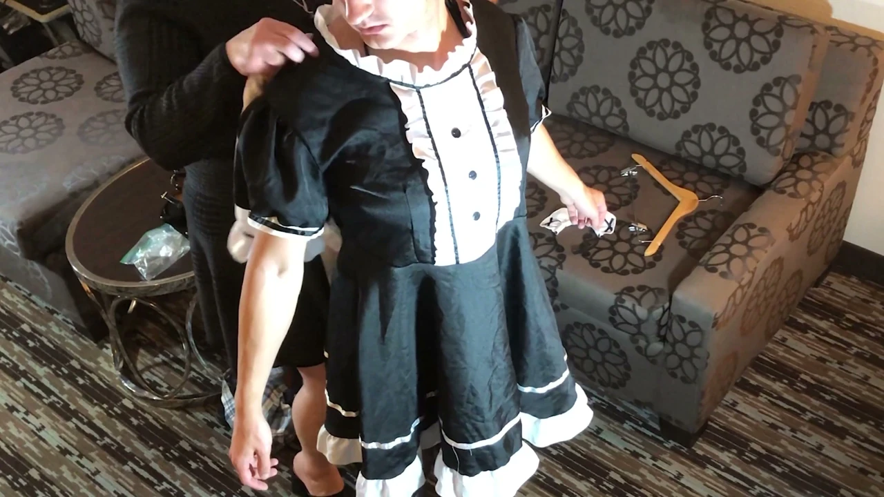 Hizmetçi pozisyonu için işe alınmak için travesti (tam film)