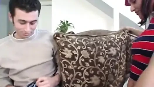 Naudia nyce dövmeleriyle kanepede sikişiyor