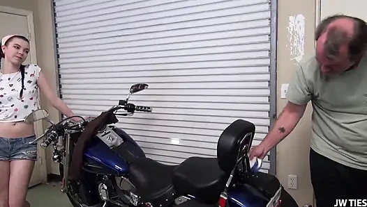 Скачи на мне на отчиме