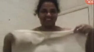 Sexy Kerala Bbw Aunty Hot Bath Video Call with Lover...