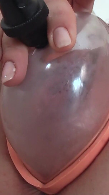 Thrilling moment from "Safado fez um video porno com a vizinha casada amador"
