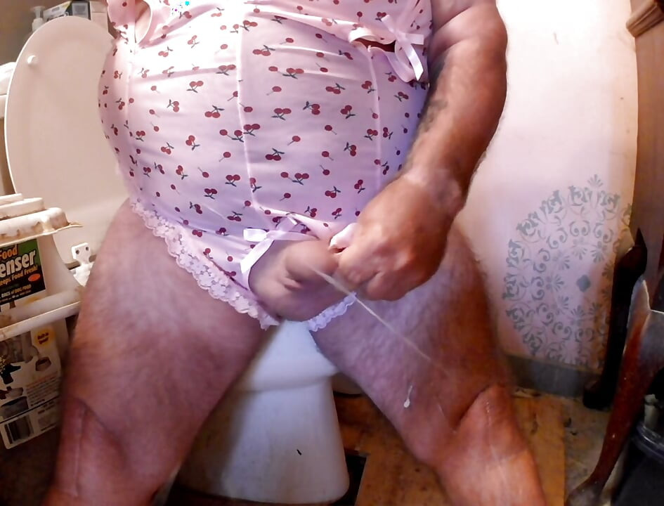 玩弄我的球，直到我到处射出大量精液