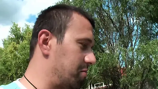 Açık Havada Sarışın Çifte Penetrasyon Havuz Başı Tutkusu