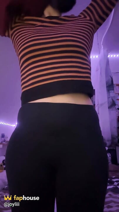 Joyliii Fingers Pussy