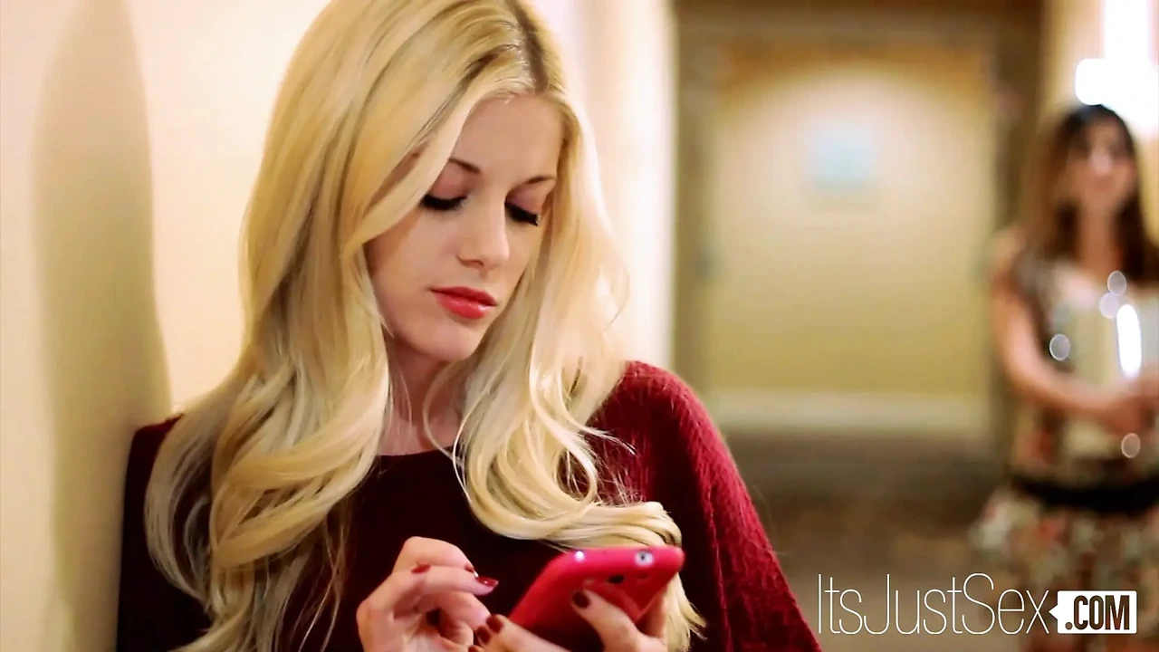 Natasha Malkovas nasse muschi für Charlotte Stokely (Vier Zimmer)