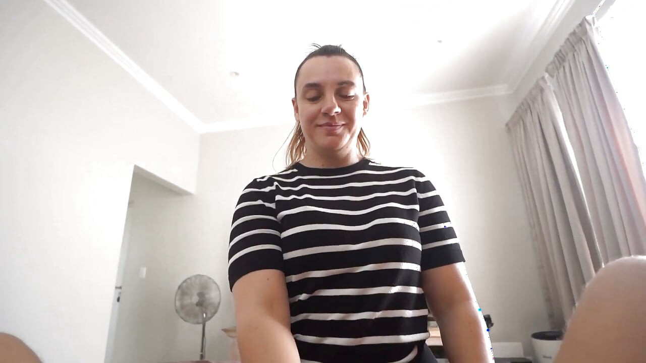 POV 페깅으로 여러 손 무료 전립선 페깅 후장 오르가즘 사정