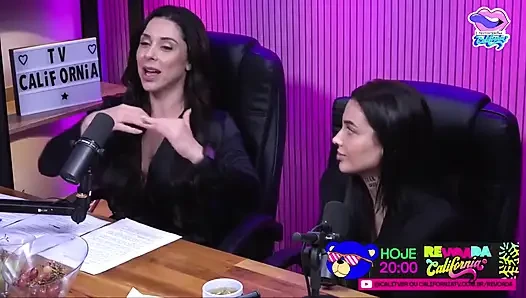 İki ateşli kız edepsizce konuşuyor - bruna carlos ve luciana picchi