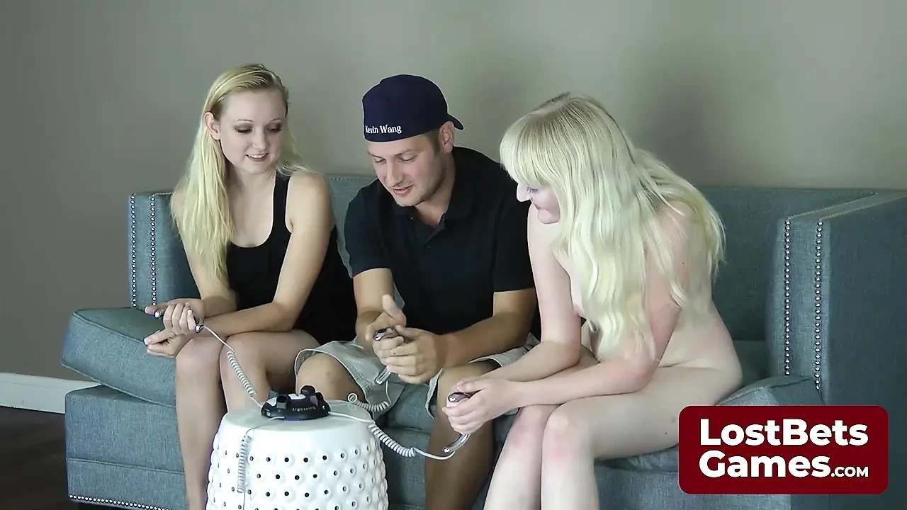 Three players are playing a thrilling game of Strip Shockinaw