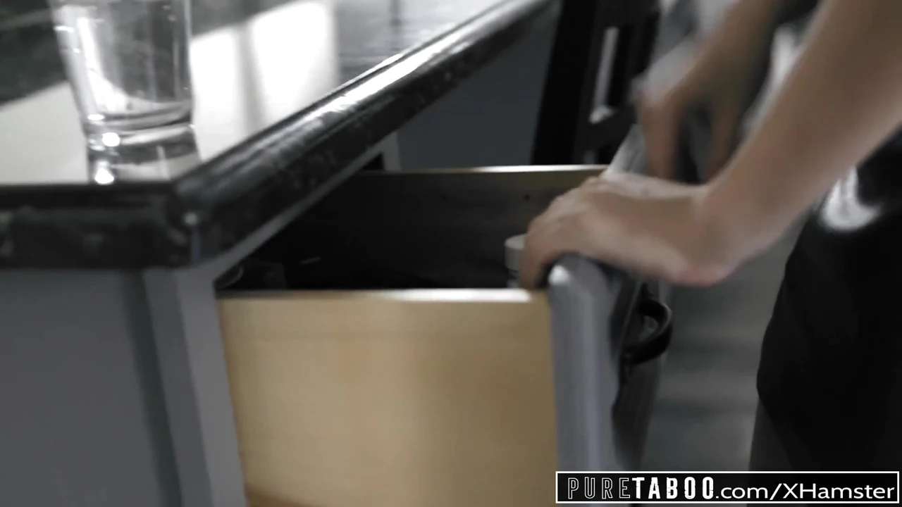 Pure tabu genç sürtük emily willis şaplak &amp; Creampie tarafından adım baba