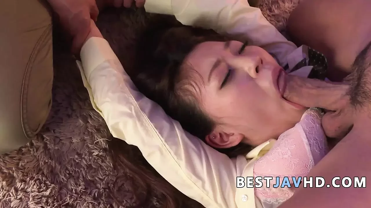Miu Kimura levererar häpnadsväckande avsugning med 2 kinky maskuliner - ocensurerad hårdporr XXX JAV!