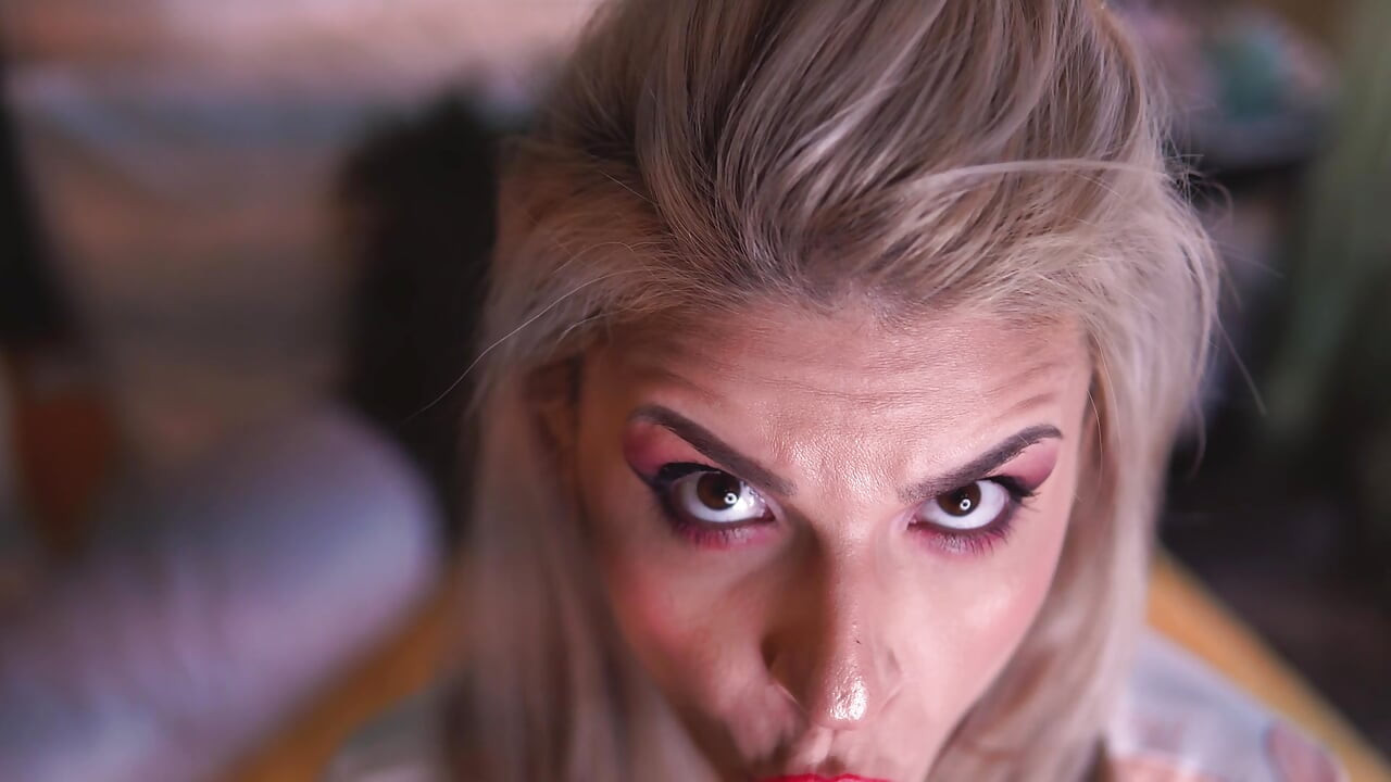 أليكسا كريد تعطي مص زب حسي قذر! هل أنت مستعد لشفتيها على زبك؟