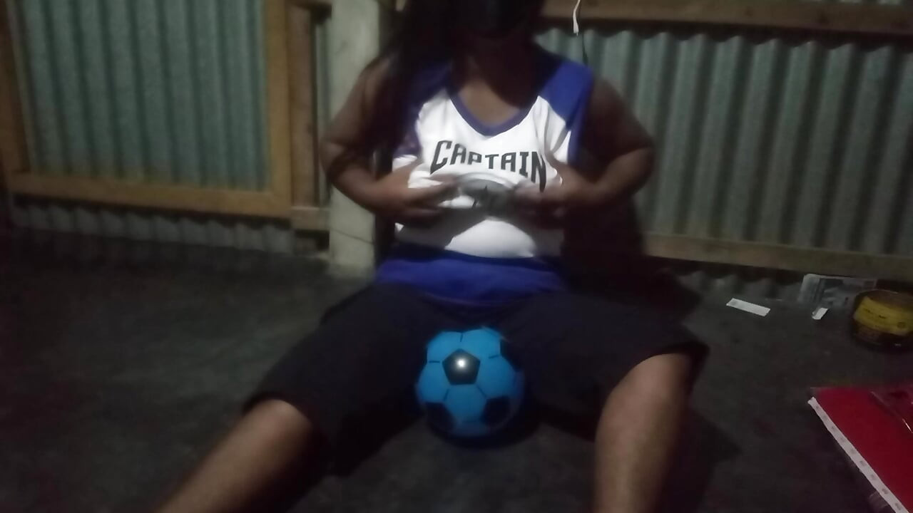 Ibu India desi yang cantik meniduri teman putranya saat bermain sepak bola hd