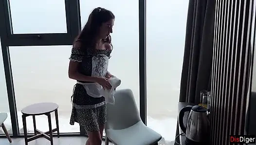 Hizmetçi otel odası servisi ile donma zamanı molası büyük dölleme