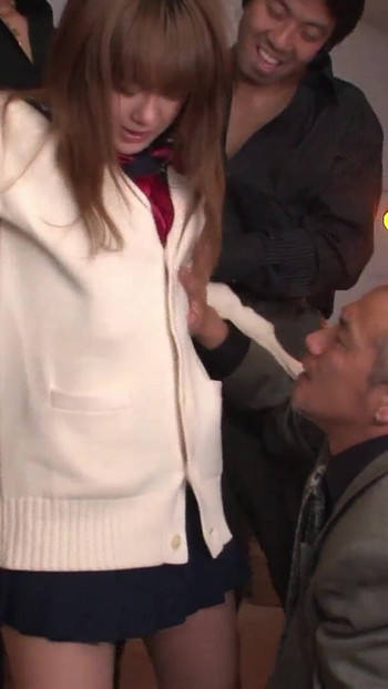 Must-see moment from "Asiatische studentin laesst sich von drei Lehren fuer bessere Noten ficken"