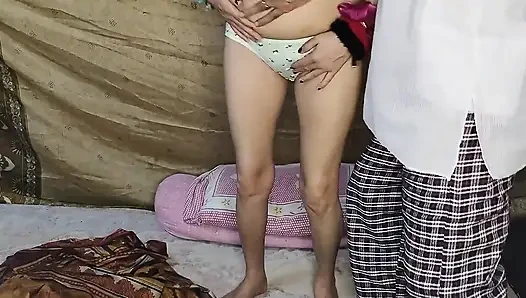 Сводный брат всадил палец в вагину сводной сестры