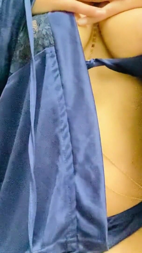 Desi Indian sexy body showing | Clip 1