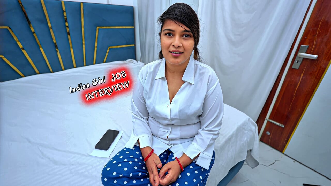 18+ chica india de grandes tetas dio entrevista para videos de sexo, En la entrevista folló duro por su jefe con audio hindi.