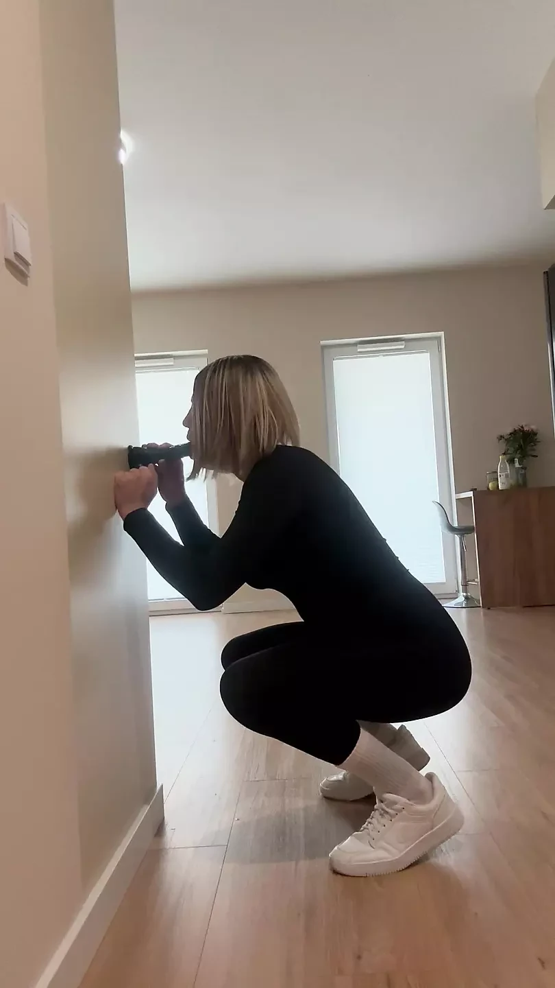 Horny bitch rips ass