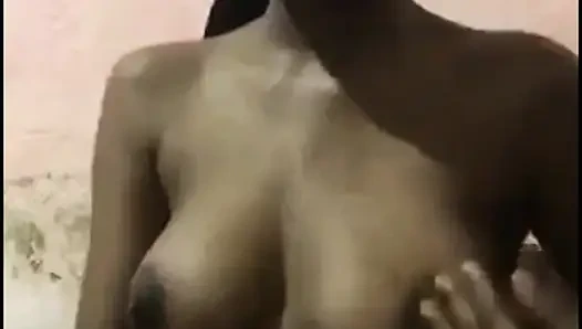 Yang pengen ngeliat aku, aku semangat semua