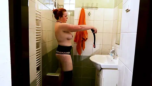 Telanjang Nicole Bunny Di Kamar Mandi