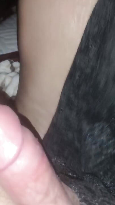 リアルな妻がアラブの大きなチンコのカウガールのクローズアップセックス