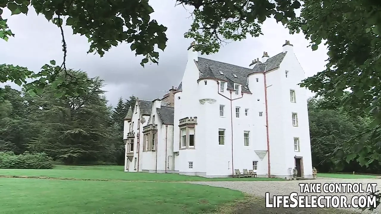 穿着苏格兰裙子的淫荡女学生和操逼赌注