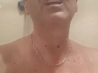 Abuelo búlgaro enorme corrida en la ducha