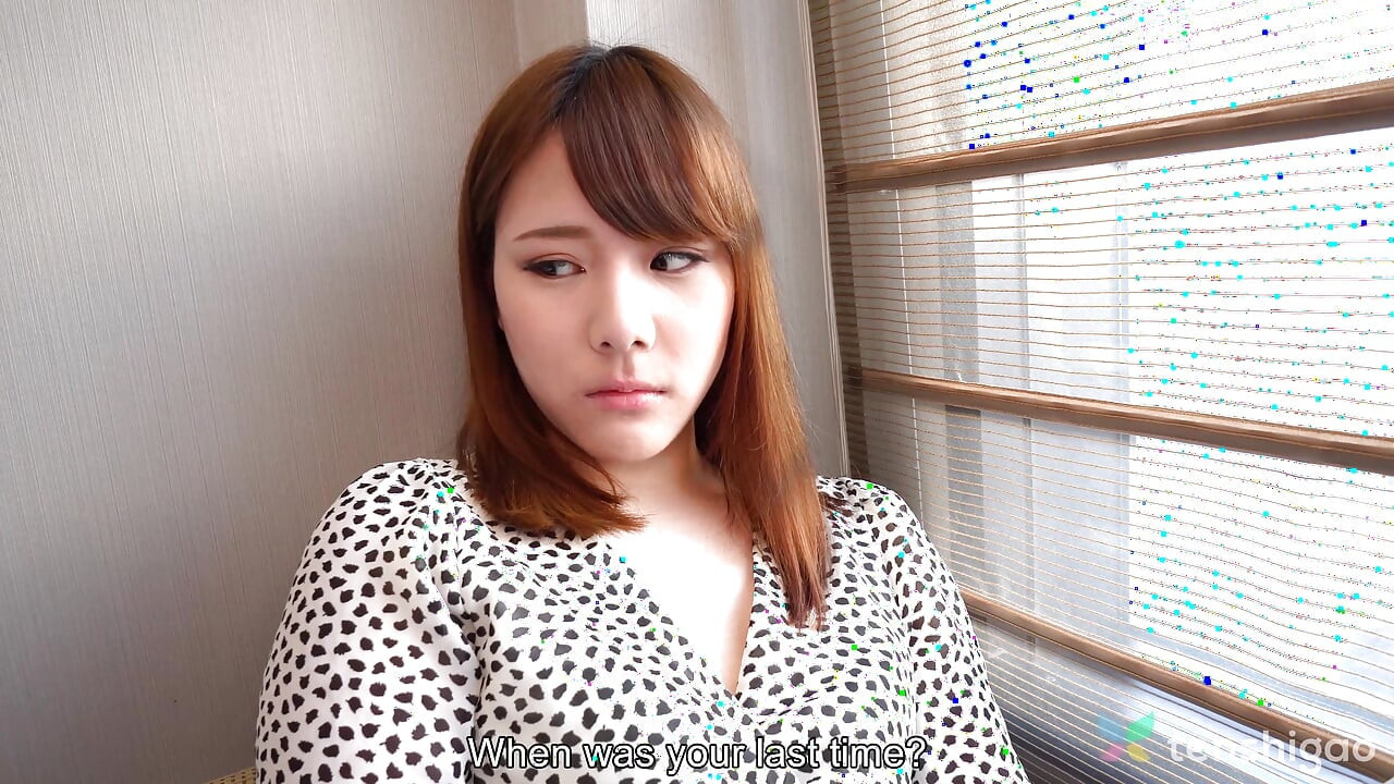 يوري فتاة وحيدة ترى إعلاننا على الإنترنت وتوافق على مقابلتنا