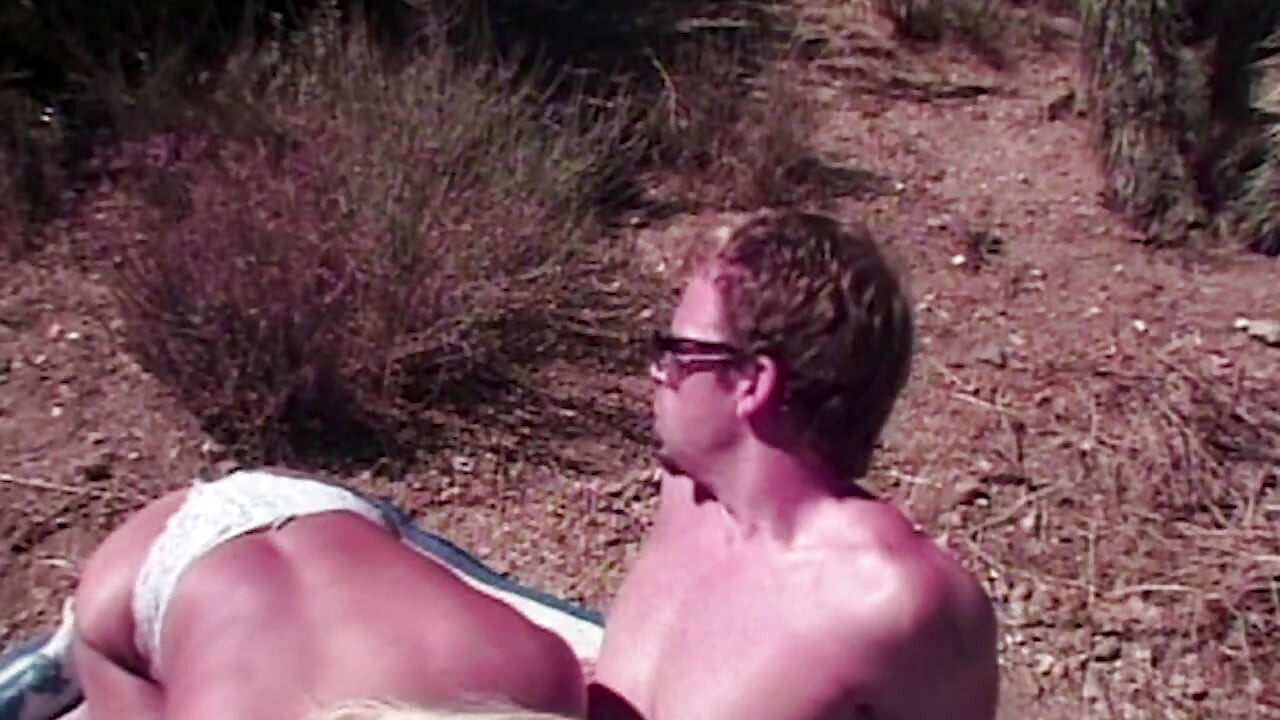 sündige Neugier entgleist mit frechen College-Girls (18+)