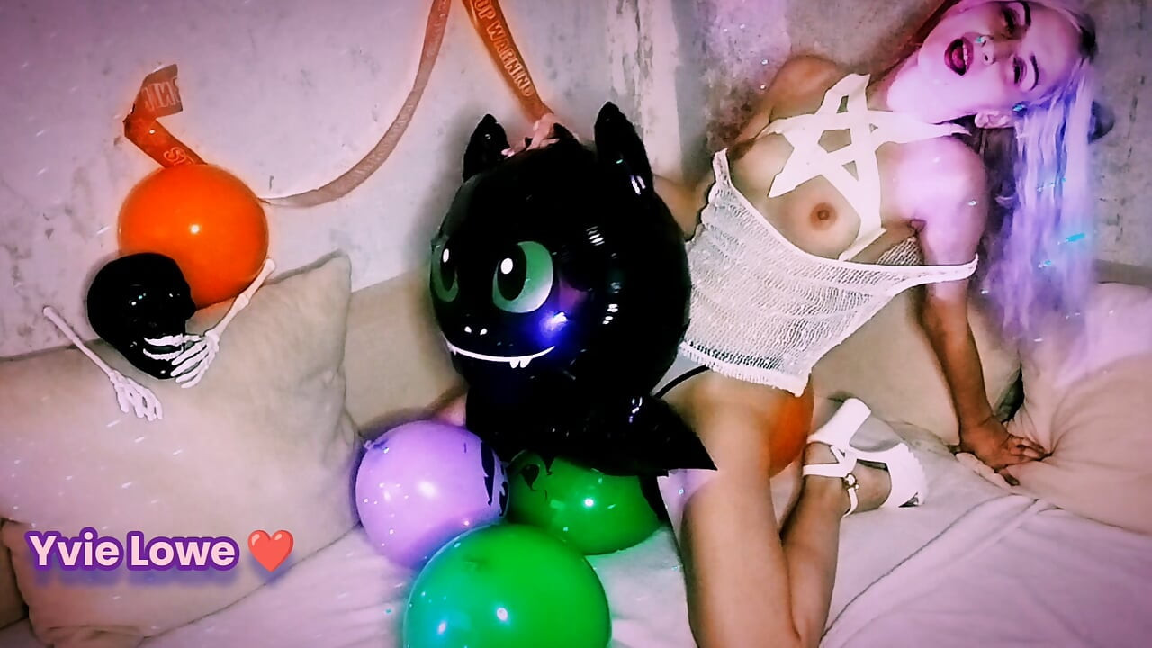 Yvie Lowe - Halloween BALON party