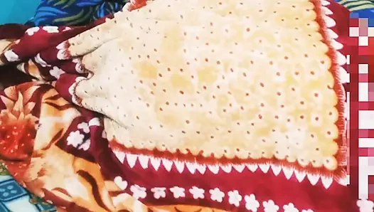 Новая пара занимается романтикой вместе.