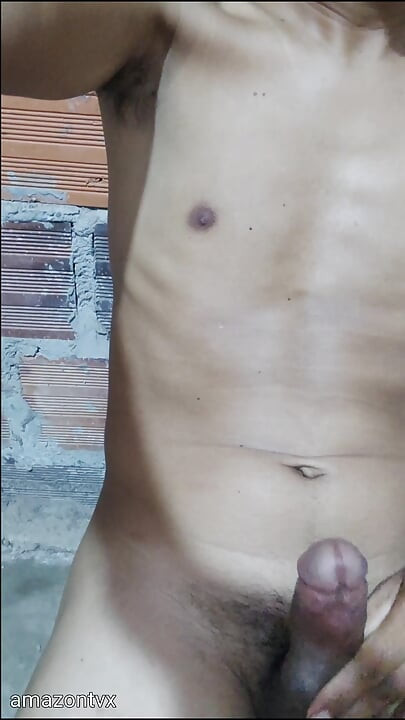 युवा लैटिना पॉकेट गांड से अपने लंड का दूध निकाल रही है