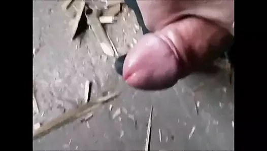Greek porn video – Greek cumming in public  (Xynw se dimosia apothiki)