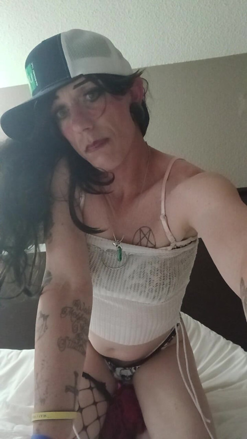 Amatuer Crossdresser Taylor showing off her ass in motel room