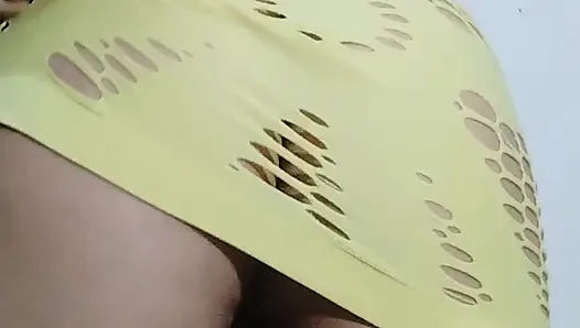 Aku lagi sendirian di rumah