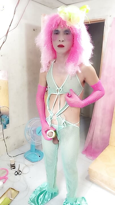 אואן לה טרנסג'נדר לובשת פורנו סינתטי סקסי סקסי