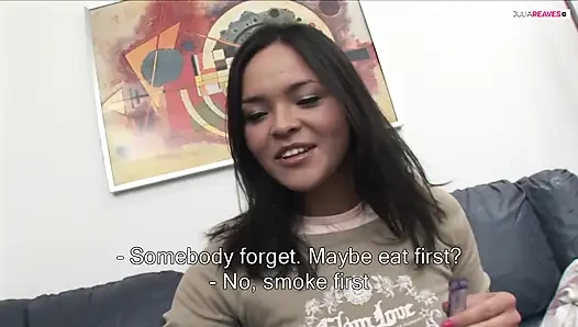 Genç kızın sıklıkla sekse ihtiyacı var ve onu da alıyor