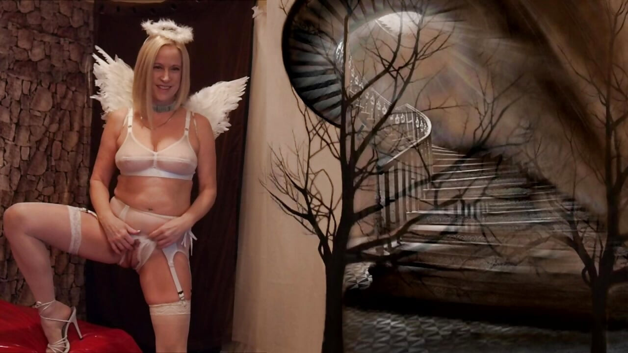 Angel Cinnamon Fucks Bwc Turns Dark